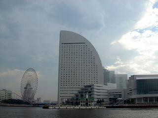 Illustration for article titled Sails Of Steel And Glass Cut Through Future Cities